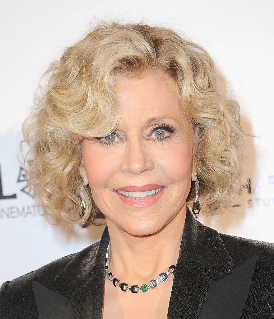 short haircuts for older women jane fonda