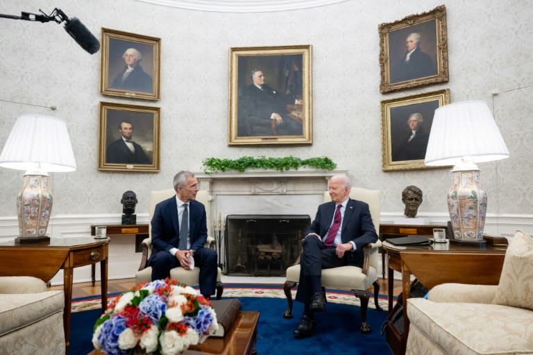 El presidente de Estados Unidos Joe Biden y el secretario general de la OTAN Jens Stoltenberg en el Despacho Oval de la Casa Blanca el 17 de junio de 2024 (SAUL LOEB)