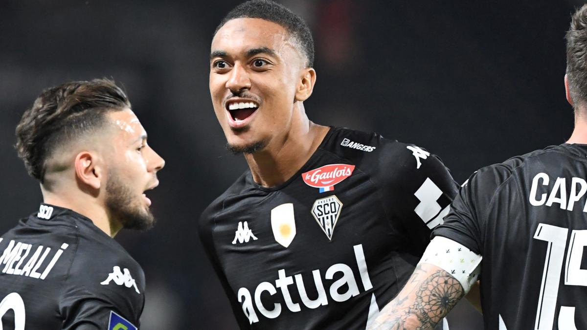 Angers defender Valery signs on Wednesday