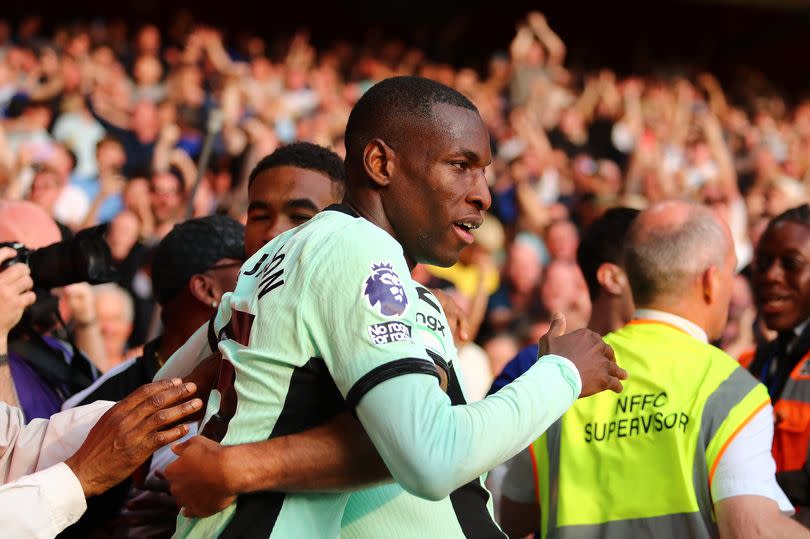 Nicolas Jackson and Reece James celebrate