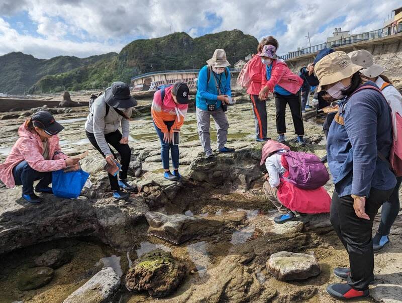 基隆潮境保育區新制4月上路 基隆潮境保育區新規定4月1日起上路，首創從事水域 與陸域活動都有總量管制，且都須事先申請，若要在 潮間帶活動也須由導覽員帶入，採團進團出。 （基隆市政府提供） 中央社記者沈如峰基隆傳真  113年3月31日 