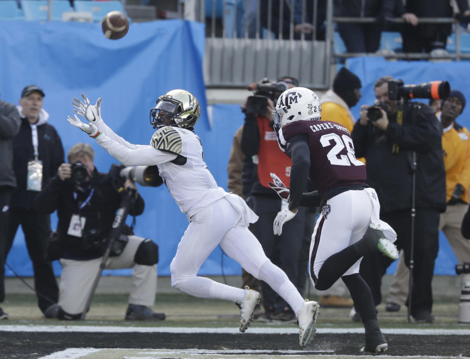 Tabari Hines, a transfer receiver from Wake Forest, is a big addition for Oregon. (AP Photo/Chuck Burton)