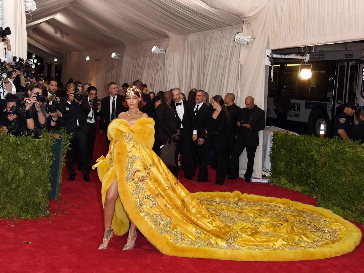 Rihanna arrives at the 2015 Met Gala.