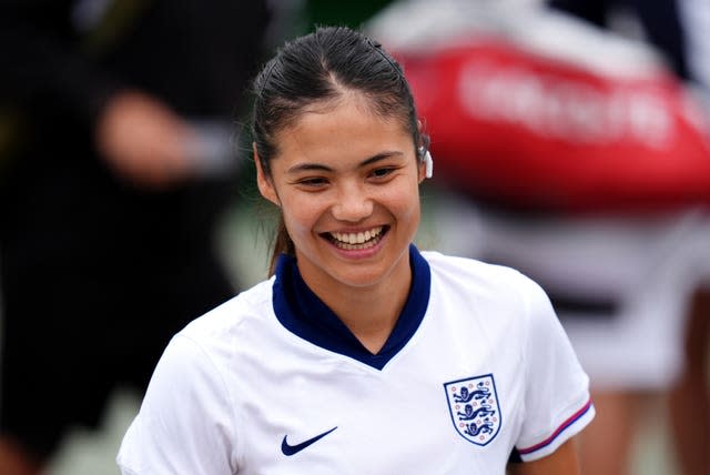 Emma Raducanu wears an England football shirt