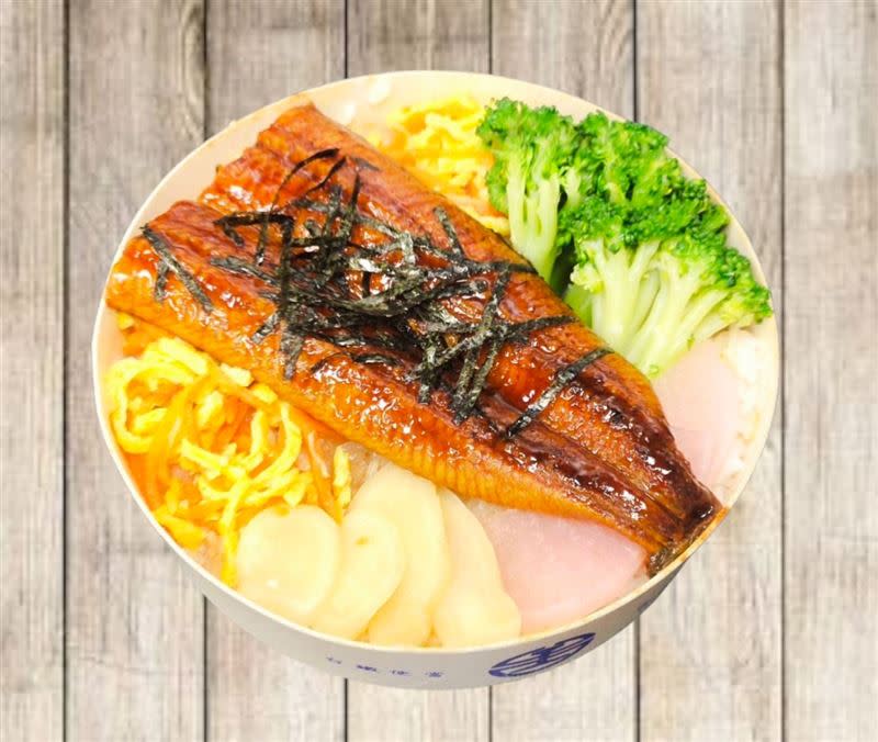 台鐵跟上中秋熱，推出新款「蒲燒鰻魚便當」，每日午餐限量供應30份、晚餐20份，每份179元。（圖／台鐵提供）