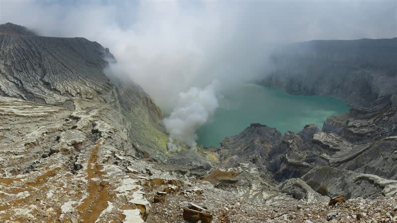 位於印尼的伊真火山經常吸引許多觀光客前往。（圖／攝影者V. Epiney, flickr CC License）