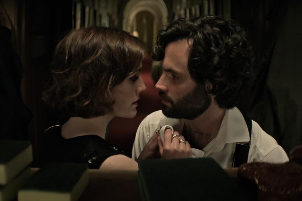 You. (L to R) Charlotte Ritchie as Kate, Penn Badgley as Joe in episode 405 of You. Cr. Courtesy of Netflix © 2022