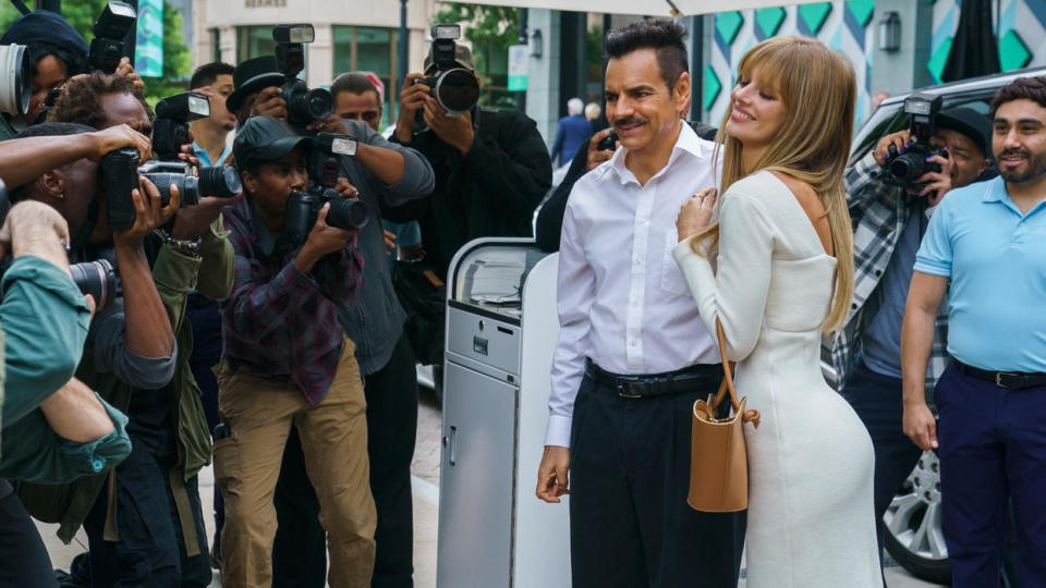 Eugenio Derbez and Samara Weaving star in romcom The Valet. (Hulu)