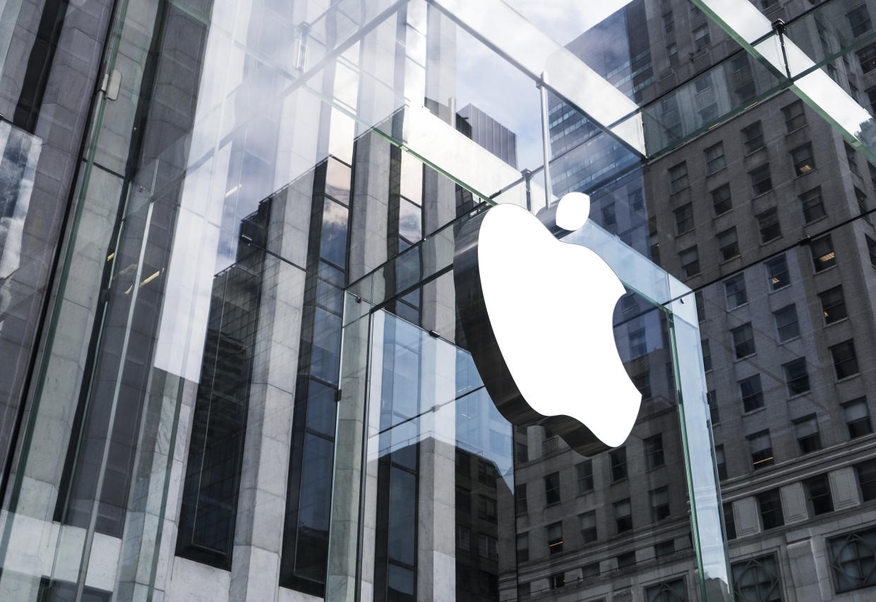 Apple’s new VR/AR headset risks being delayed until 2023. (PHOTO: Getty Creative) 