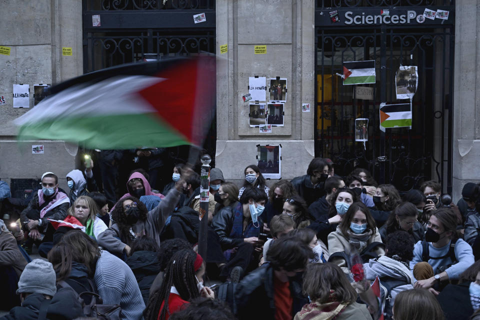 Blocage de Sciences Po Paris : les étudiants évacuent après un engagement de la direction