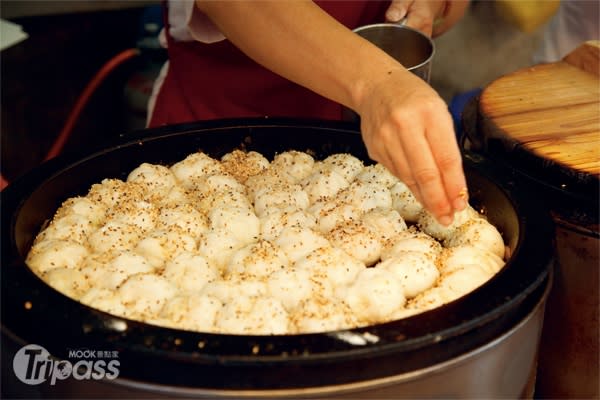 生煎包的濃郁肉香，讓人難以抗拒。(圖片提供／墨刻編輯部)