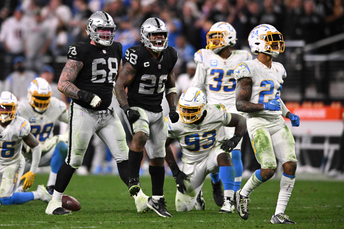 Chargers vs. Raiders Week 18 INSANE ENDING: LA Calls Timeout Instead of  Playing for a Tie 