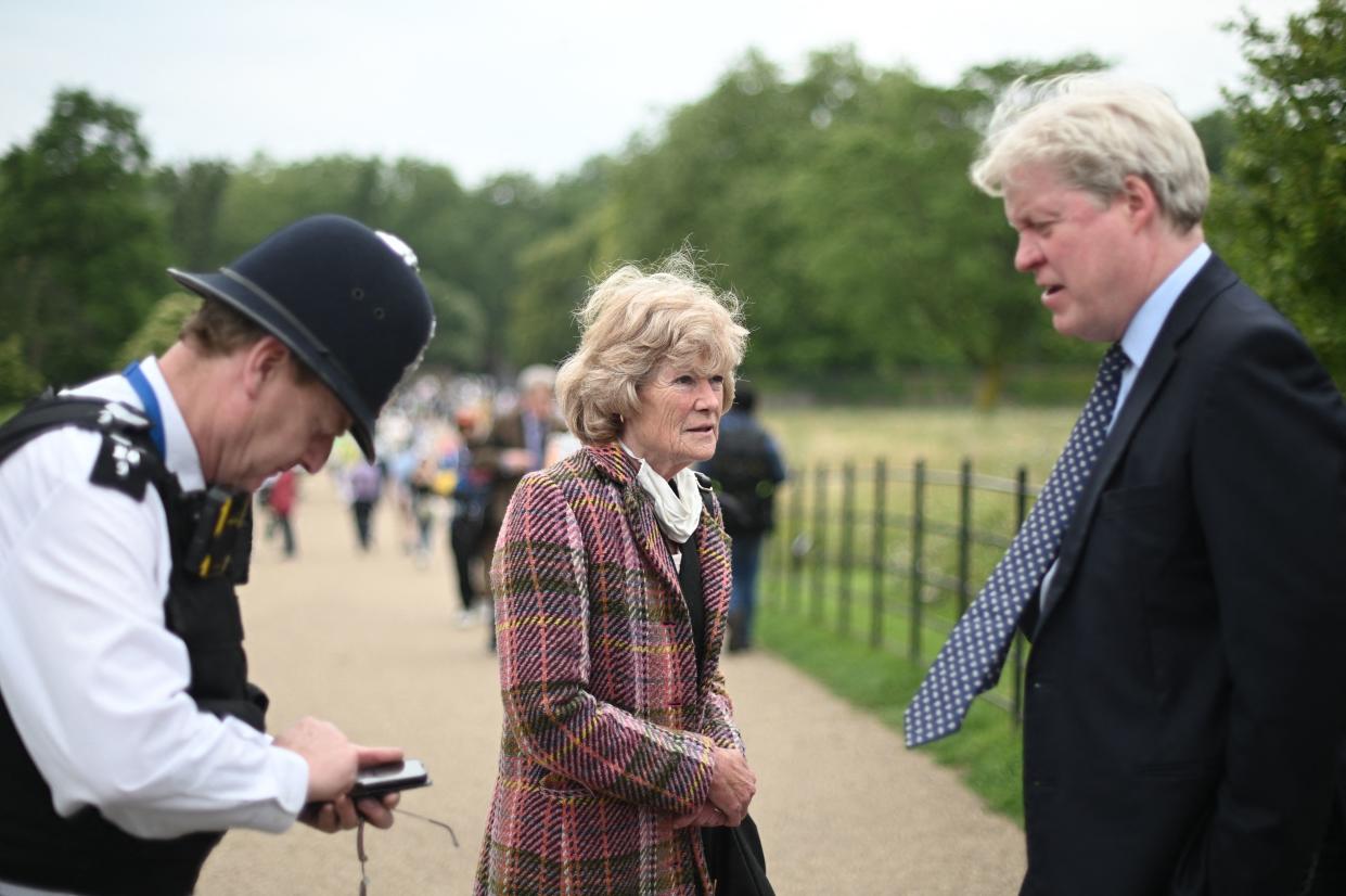 Sarah McCorquodale (C) and Charles Spencer (R), siblings of Britain's Princess Diana arrive at Kensington Palace for the unveiling of a new statue to their sister on what have been Princess Diana's 60th birthday in London on July 1, 2021. - Princes William and Harry will unveil a new statue of their mother, Princess Diana in the garden of Diana's former London home at Kensington Palace, in a stripped-back ceremony due to the coronavirus pandemic. (Photo by DANIEL LEAL-OLIVAS / AFP) (Photo by DANIEL LEAL-OLIVAS/AFP via Getty Images)