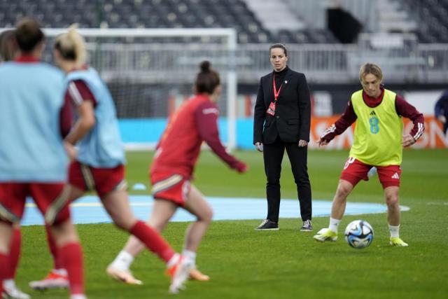 Boss Wilkinson urges Wales to 'find a way to deliver' in final qualifying  games - Yahoo Sport