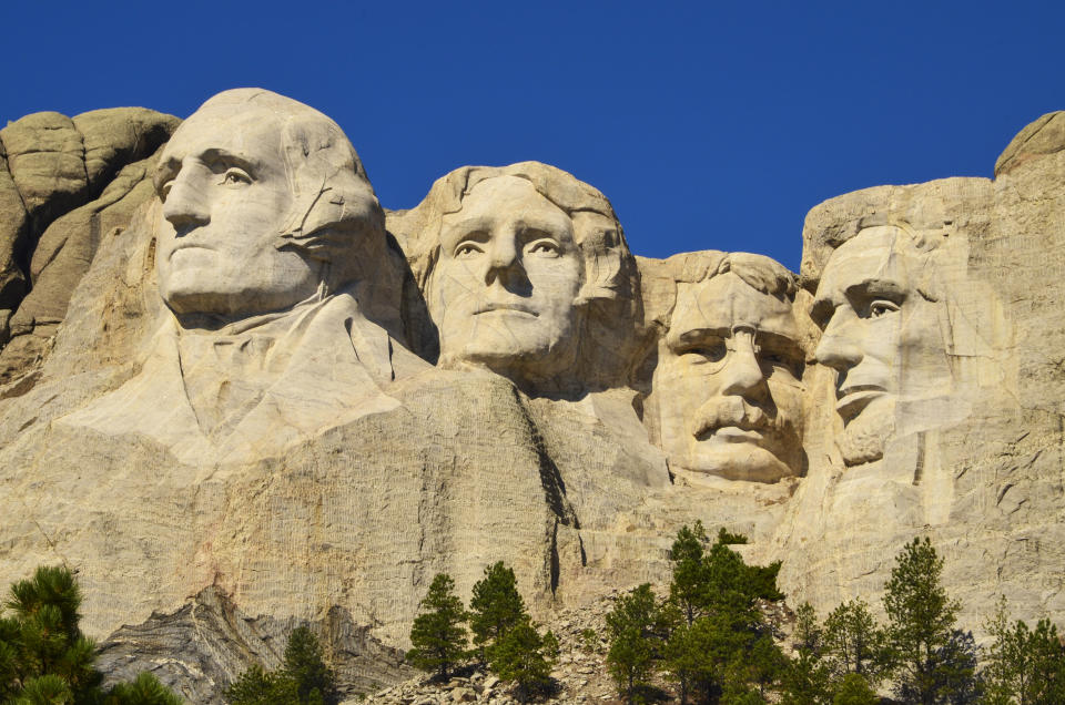 Zu ihnen würde Trump gerne gezählt werden: Die vier historischen Präsidenten am Mount Rushmore. (Bild: Getty)