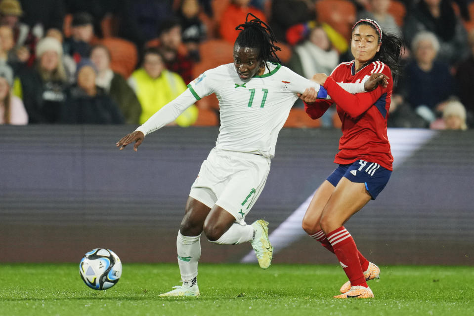 FILE -Costa Rica's Mariana Benavides, right, grabs the arm of Zambia's Barbra Banda as they compete for the ball during the Women's World Cup Group C soccer match between Costa Rica and Zambia in Hamilton, New Zealand, Monday, July 31, 2023. The Orlando Pride of the National Women's Soccer League have acquired Zambian forward Barbra Banda for a club record transfer fee, the team announced Thursday night, March 7, 2024. (AP Photo/Abbie Parr, File)