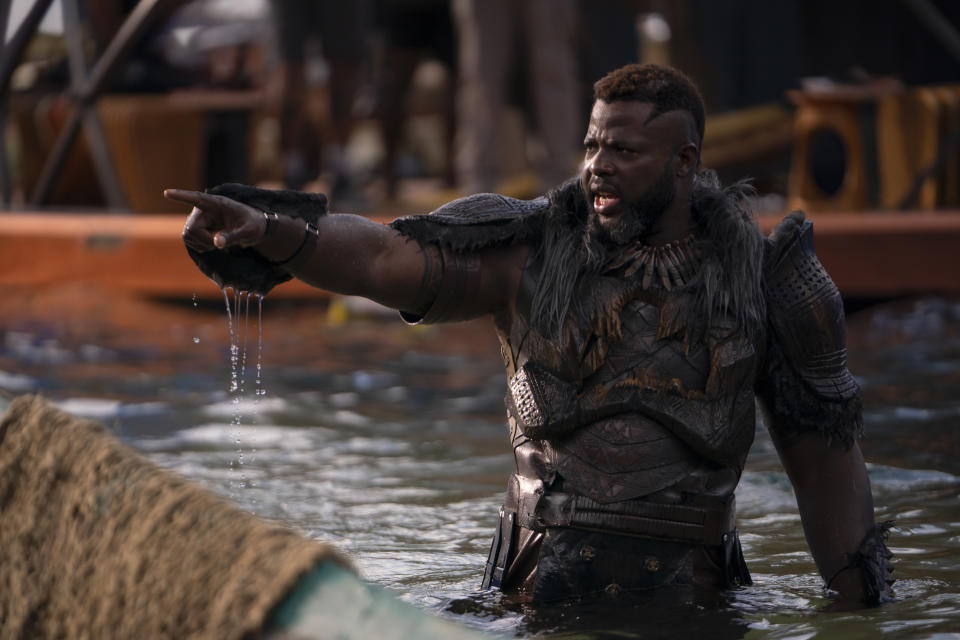 En esta imagen proporcionada por Marvel Studios, Winston Duke en una escena de "Black Panther: Wakanda Forever". (Marvel Studios vía AP)