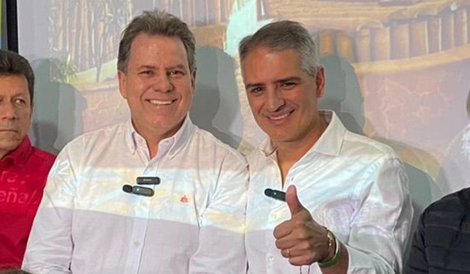 Andrés Julián Rendón (derecha), gobernador de Antioquia, junto con su secretario de Hacienda, Eugenio Prieto. Foto: Centro Democrático