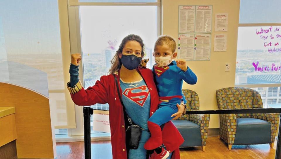 Family of 3-year-old cancer patient wears superhero costumes during his chemo treatments so he 