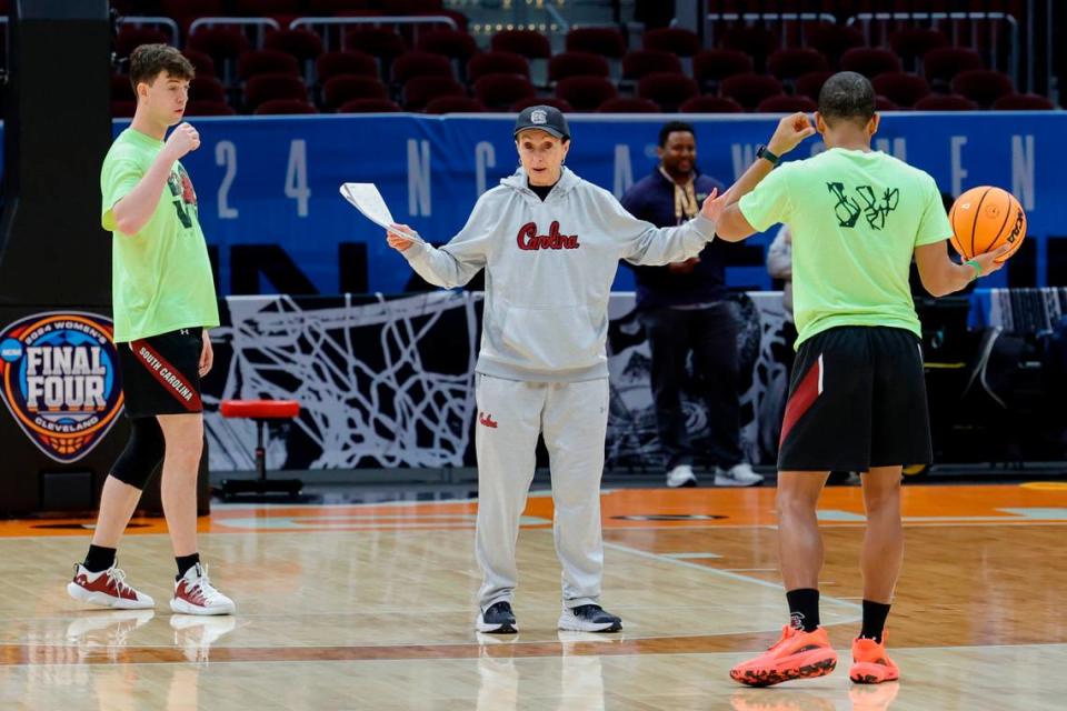 University of South Carolina Associate Coach Lisa Boyer works with the practice squad, the Halite’s, during practice in the Rocket Mortgage Field House in Cleveland, Ohio on Thursday, April 4, 2024.