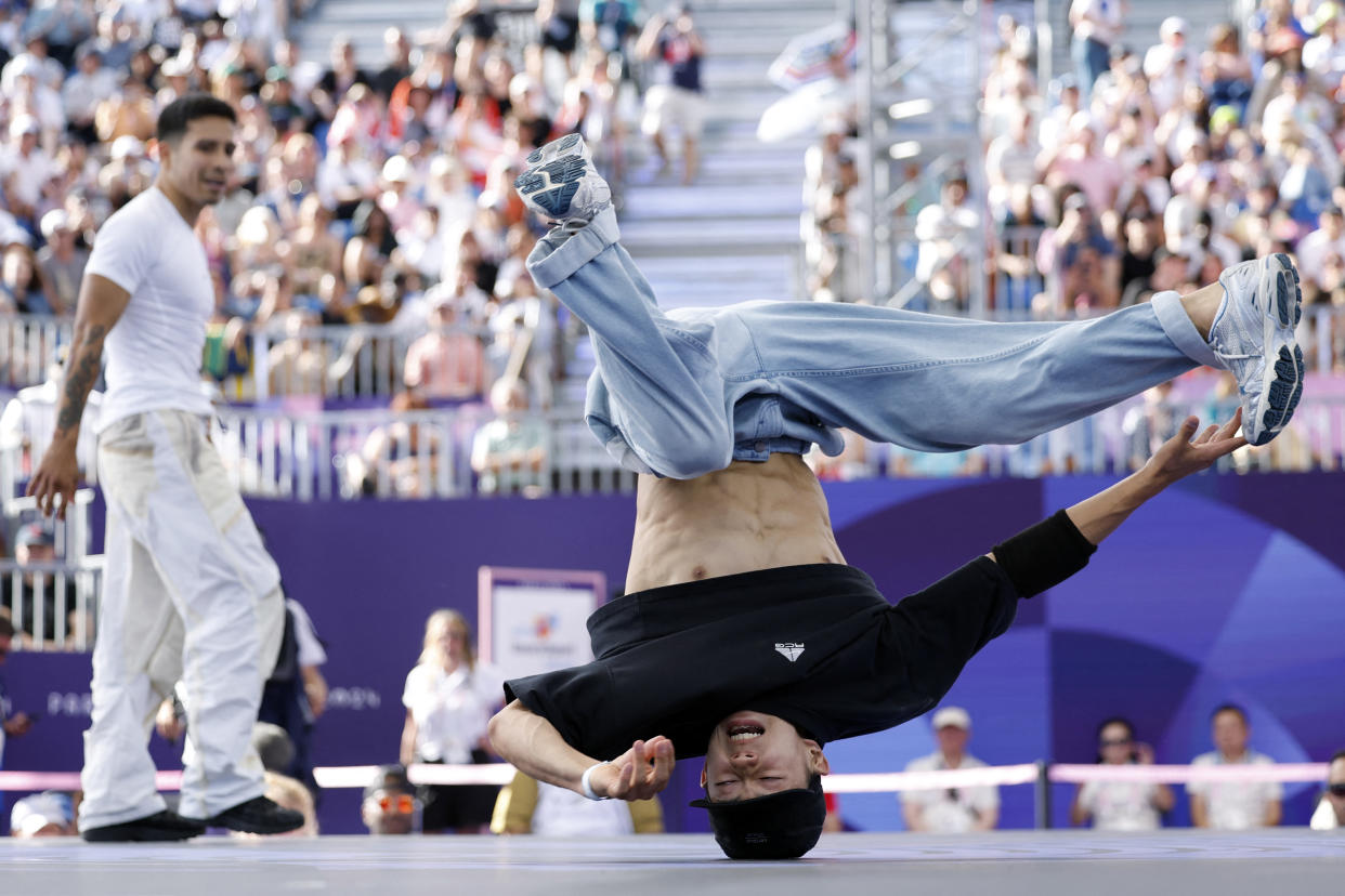 Japan's Hiroto Ono, known as Hiro10, competes against US' Victor Montalvo, known as Victor, in the Men's Breaking dance round robin of the Paris 2024 Olympic Games at La Concorde in Paris, on August 10, 2024. (Photo by Odd Andersen / AFP)