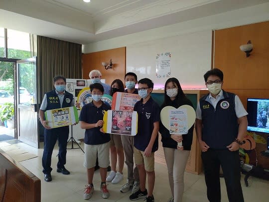 移民署行動列車開進校園　師生同防疫