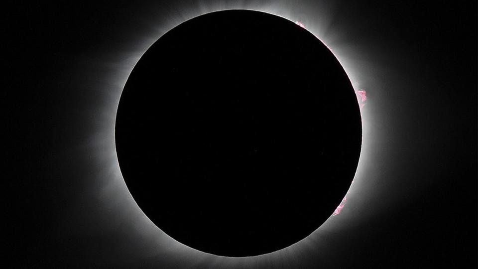 <div>Total eclipse of the sun at the location of the longest duration of 2 minutes and 40 seconds in Hopkinsville, KY, Aug. 2017. <strong>(Photo by Jonathan Newton / The Washington Post via Getty Images)</strong></div>