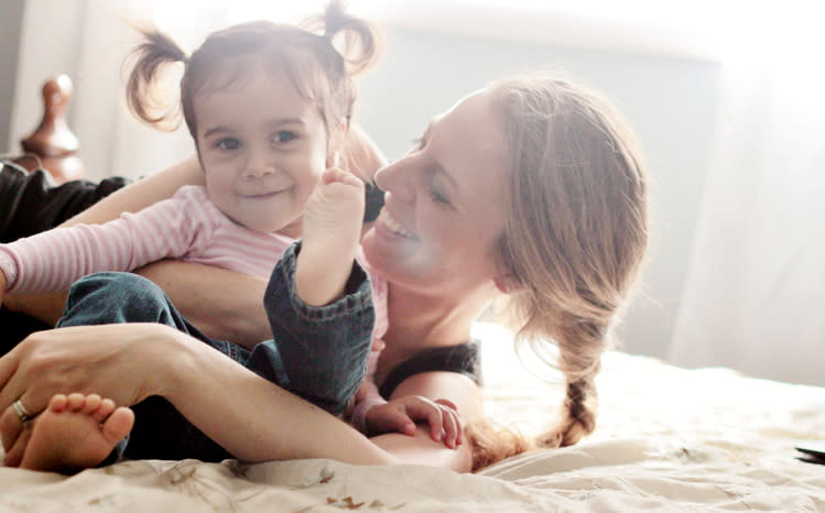 La oxitocina podría ayudarte a ser una mamá más cariñosa. Foto: Kristina Hernandez/Getty Images