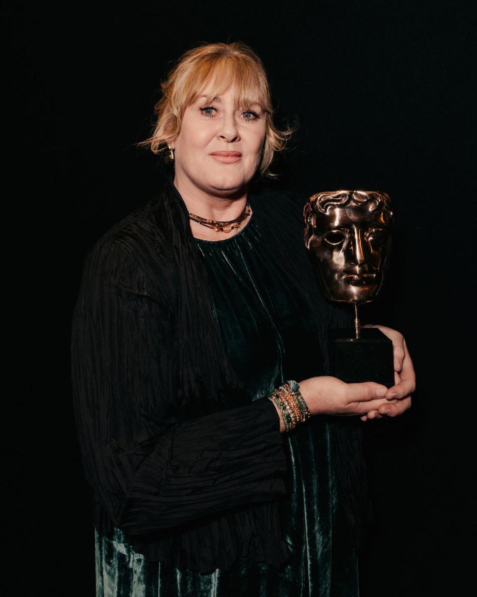 sarah lancashire with her bafta award for leading actress for happy valley