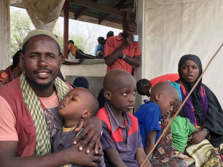 A Somali family waits to board a bus that will take them back home to Somalia from the Dadaab refugee camp in a voluntary repatriation programme, in Kenya January 21, 2016. REUTERS/Edmund Blair