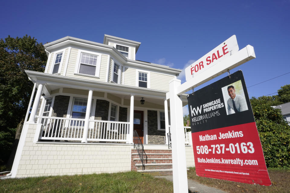 Mortgage charges fall once more, however different obstacles stay for homebuyers