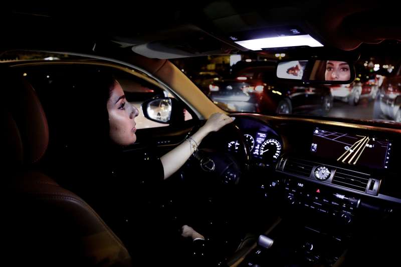 20180624，在沙烏地阿拉伯，駕車不再是男性特權，女性駕車禁令解除。(美聯社)