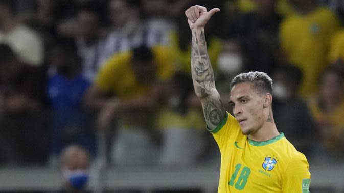 Pada menit ke-86 Brasil mencetak gol ketiga melauli Antony yang baru masuk di menit ke-61 menggantikan Vinicius Junior. Gol dicetak lewat tendangan melengkung kaki kiri dari dalam kotak penalti. (AP/Andre Penner)