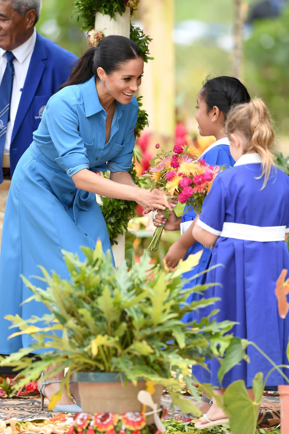 <p><strong>26 October </strong>She was given a bunch of beautiful flowers from local children in Tonga. </p>