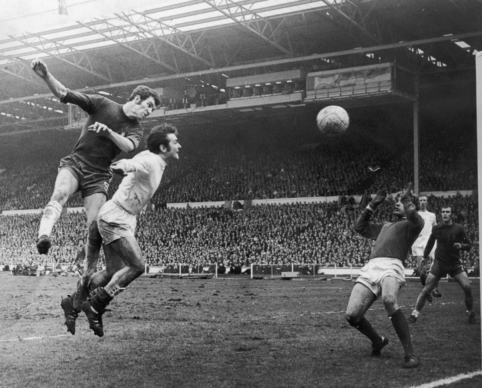 Peter Osgood beats Terry Cooper to the ball during the 1970 FA Cup final (Getty Images)