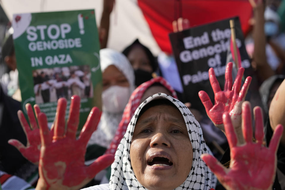 Pro-Palestinian protesters shout slogans during a rally outside the U.S. Embassy in Jakarta, Indonesia, Sunday, Dec. 17, 2023. (AP Photo/Achmad Ibrahim)