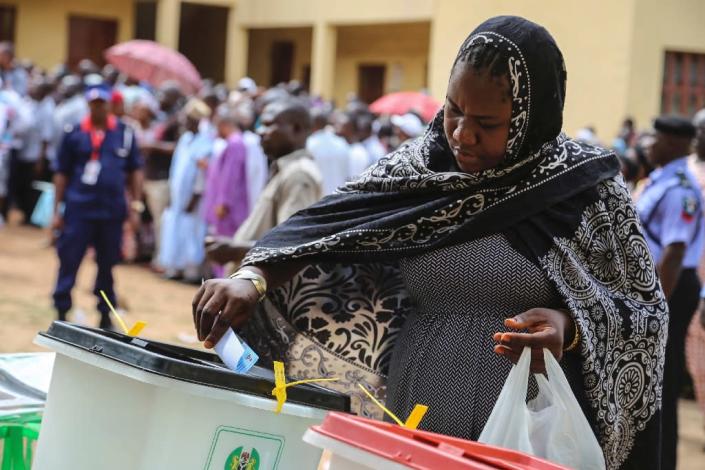 A woman casts her ballot at a polling station in Abuja on March 28, 2015 during presidential elections (AFP Photo/)