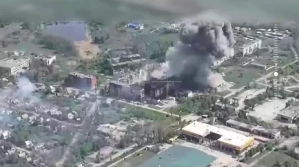 Ukrainian airstrikes on the Russians. Screenshot: video by Oleksandr Syrskyi
