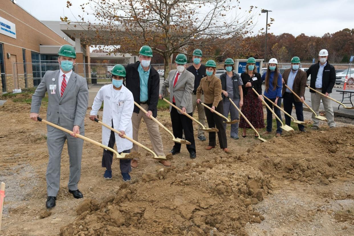 Pictured, from left, Jason Boyd (TriStar Horizon CEO), Dr. Mathew Joseph (Medical Oncologist with Tennessee Oncology), Mayor Bob Rial, Ron Horowitz (Tennessee Oncology CEO), Karen Edwards (Director of Development for Tennessee Oncology), Dr. Matt Tincher (TriStar Horizon Chief Medical Officer), Gabe Triplett (TriStar Natchez Administrator), Gina Bullington (TriStar Horizon Chief Nursing Officer), Lauren Carter (T.W. Frierson Project Manager), JP Cowan (TMPartners Architect), Matt Taylor (T.W. Frierson VP Operations)