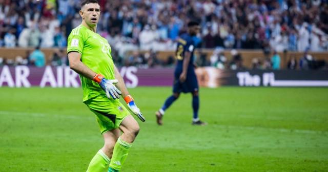 Emiliano Martinez performs lewd trophy gesture after Argentina's World Cup  win