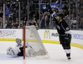 Los Angeles Kings right wing Justin Williams, right, celebrates his goal past San Jose Sharks goalie Antti Niemi during the second period in Game 4 of an NHL hockey first-round playoff series in Los Angeles, Thursday, April 24, 2014. (AP Photo/Chris Carlson)