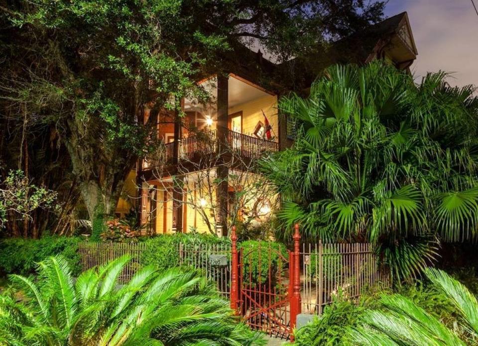 Parks-Bowman Mansion surrounded by foliage