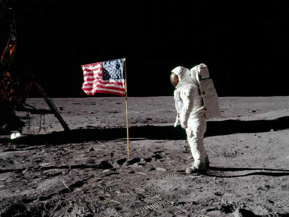 flag moon buzz aldrin apollo 11 astronaut planting nasa 371257main_Flag_full