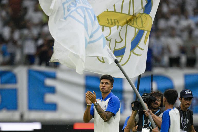 Joaquín Correa en el estadio de Olympique de Marsella recordó a Enzo Francescoli