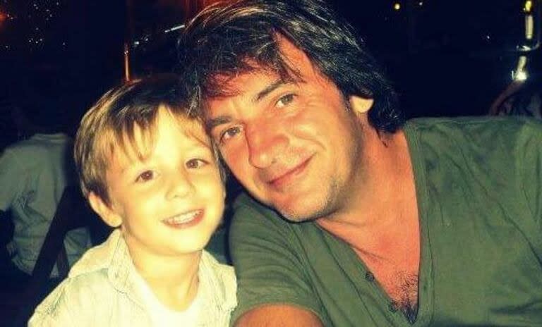 Darío Martínez Corti junto a su hijo, Francisco