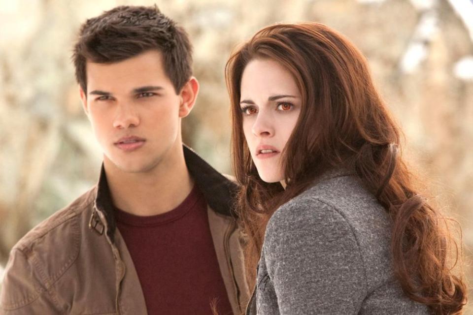 Taylor Lautner and Kristen Stewart in <em>Twilight</em>