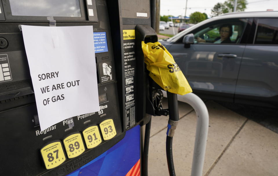 A driver looks at a closed gas pump as stations from Florida to Virginia began running dry and prices at the pump rose, as the shutdown of the Colonial Pipeline by hackers sparked buying panic by motorists, in Falls Church, Virginia, U.S., May 12, 2021. (Kevin Lamarque/Reuters)