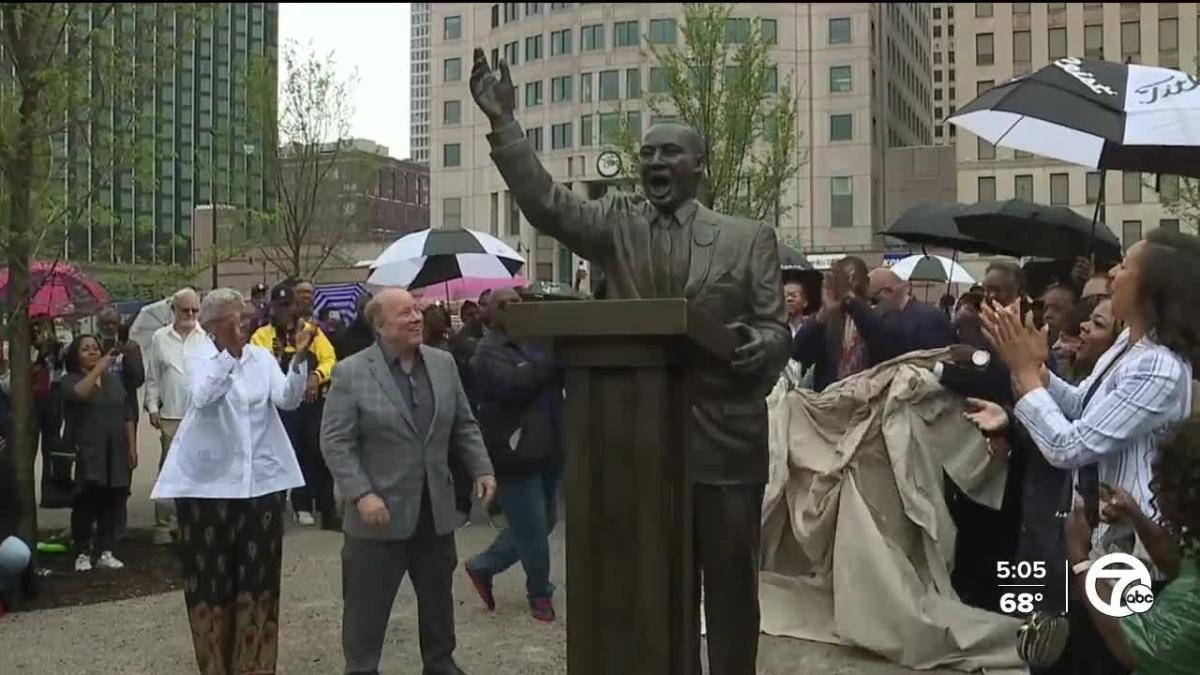 City of Detroit unveils MLK statue in Hart Plaza