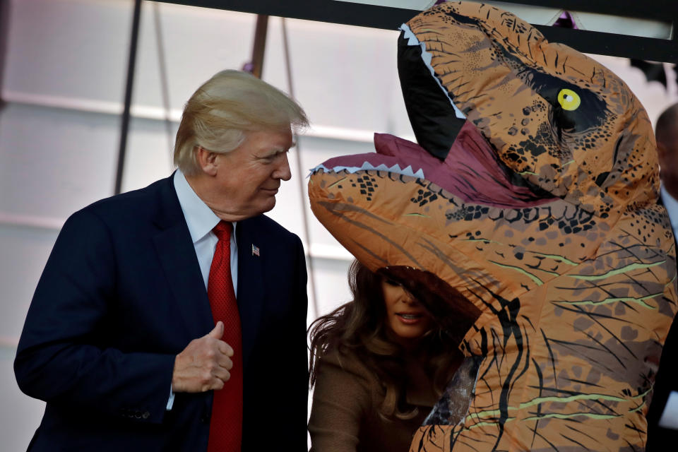 <p>U.S. President Donald Trump and First Lady Melania Trump give out Halloween treats to children at the South Portico of the White House in Washington, D.C. on Oct. 30, 2017. (Photo: Carlos Barria/Reuters) </p>