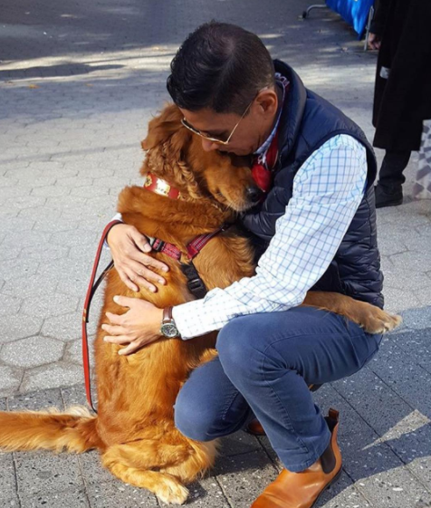 ‘Louboutina’, la perrita que se ha vuelto viral por repartir abrazos en Nueva York